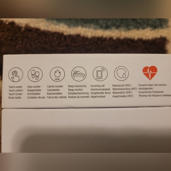 Activity tracker with touchscreen and heart rate monitor - Picture 2 of 4